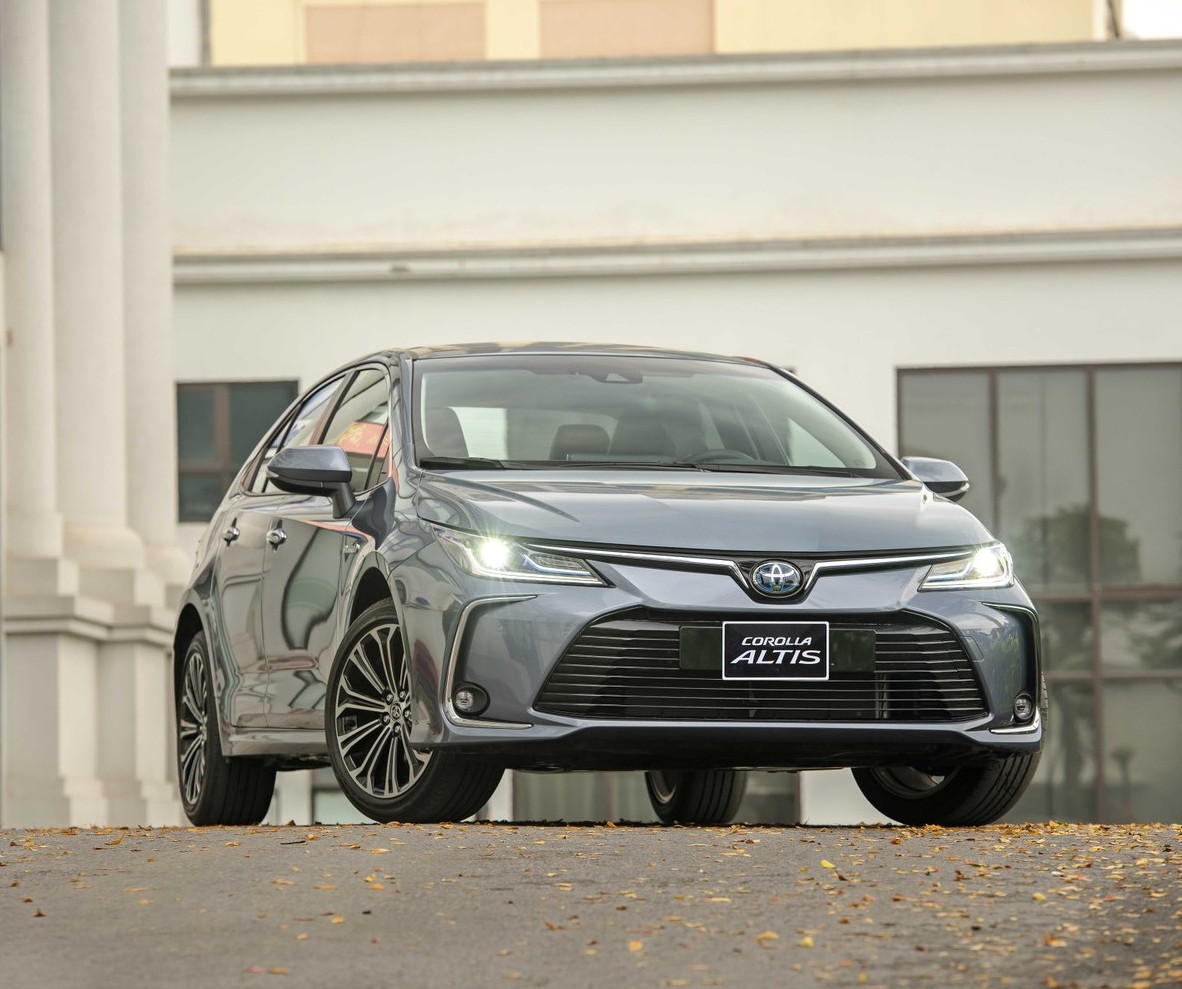 Ngoai_that_Corolla_Altis_18HEV_2